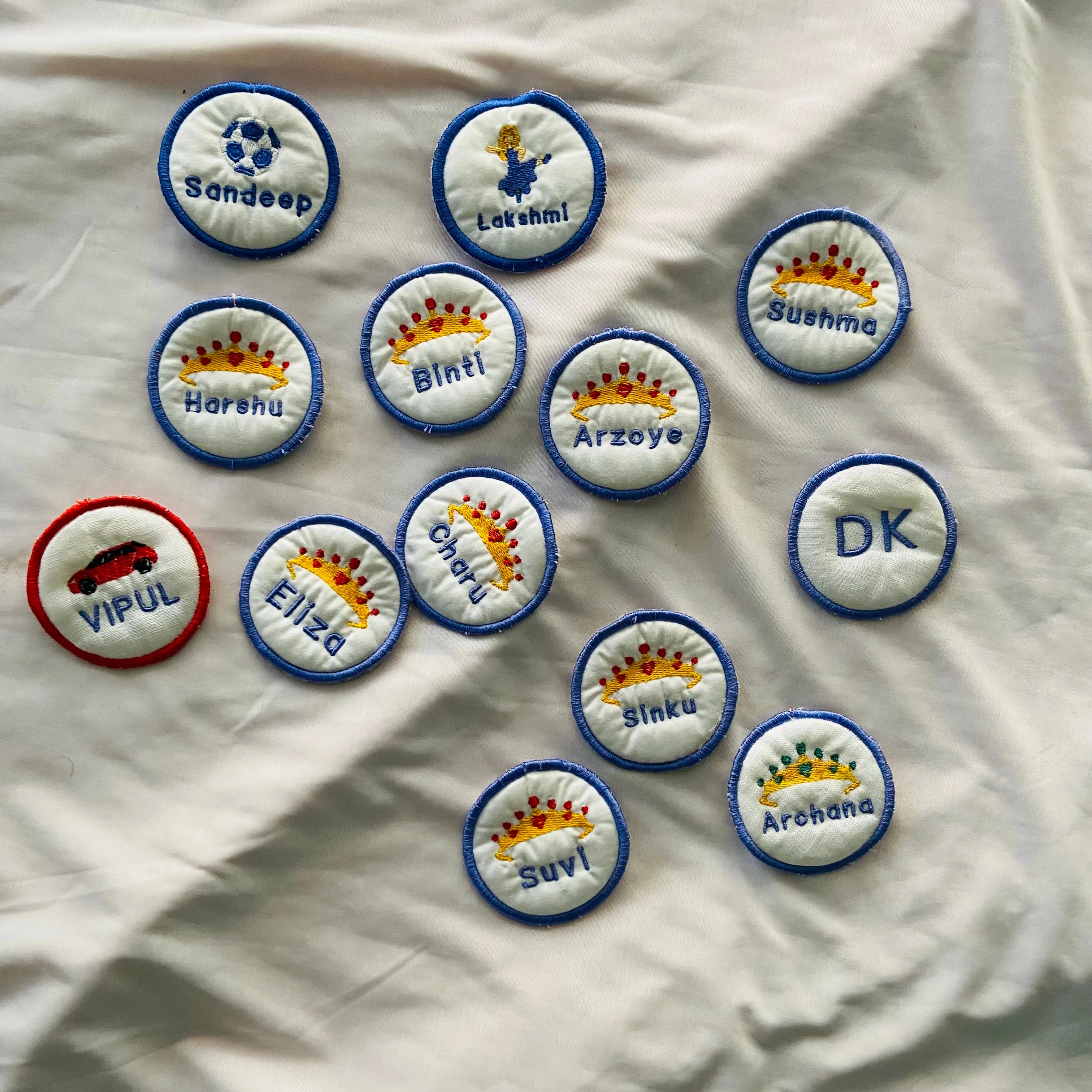 100% customised badge pins