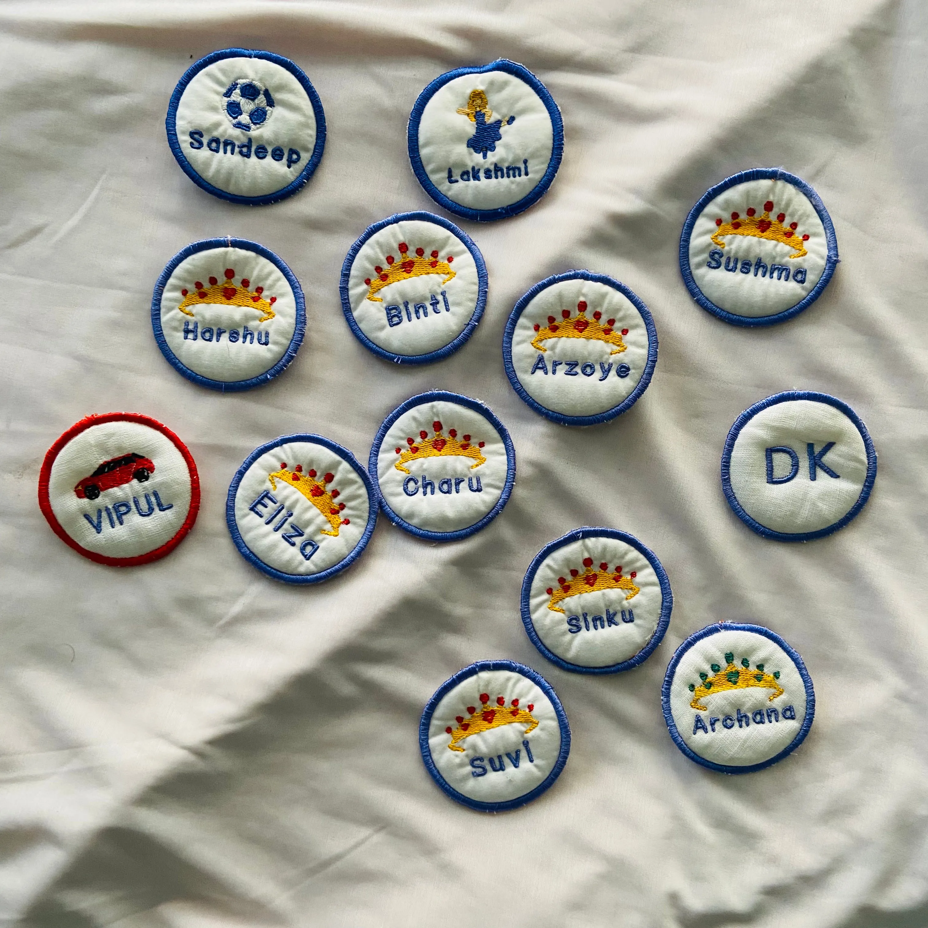 100% customised badge pins