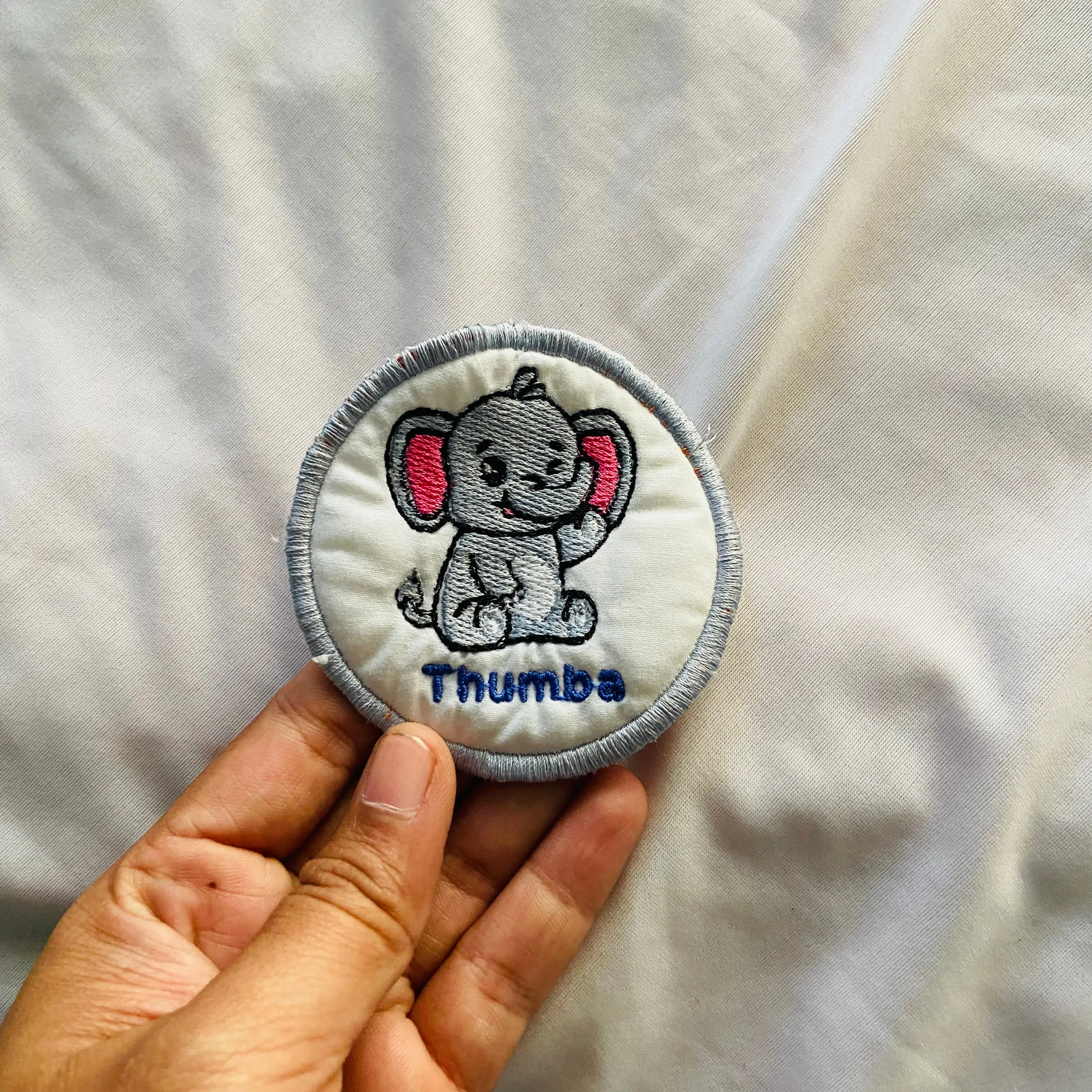 100% customised badge pins