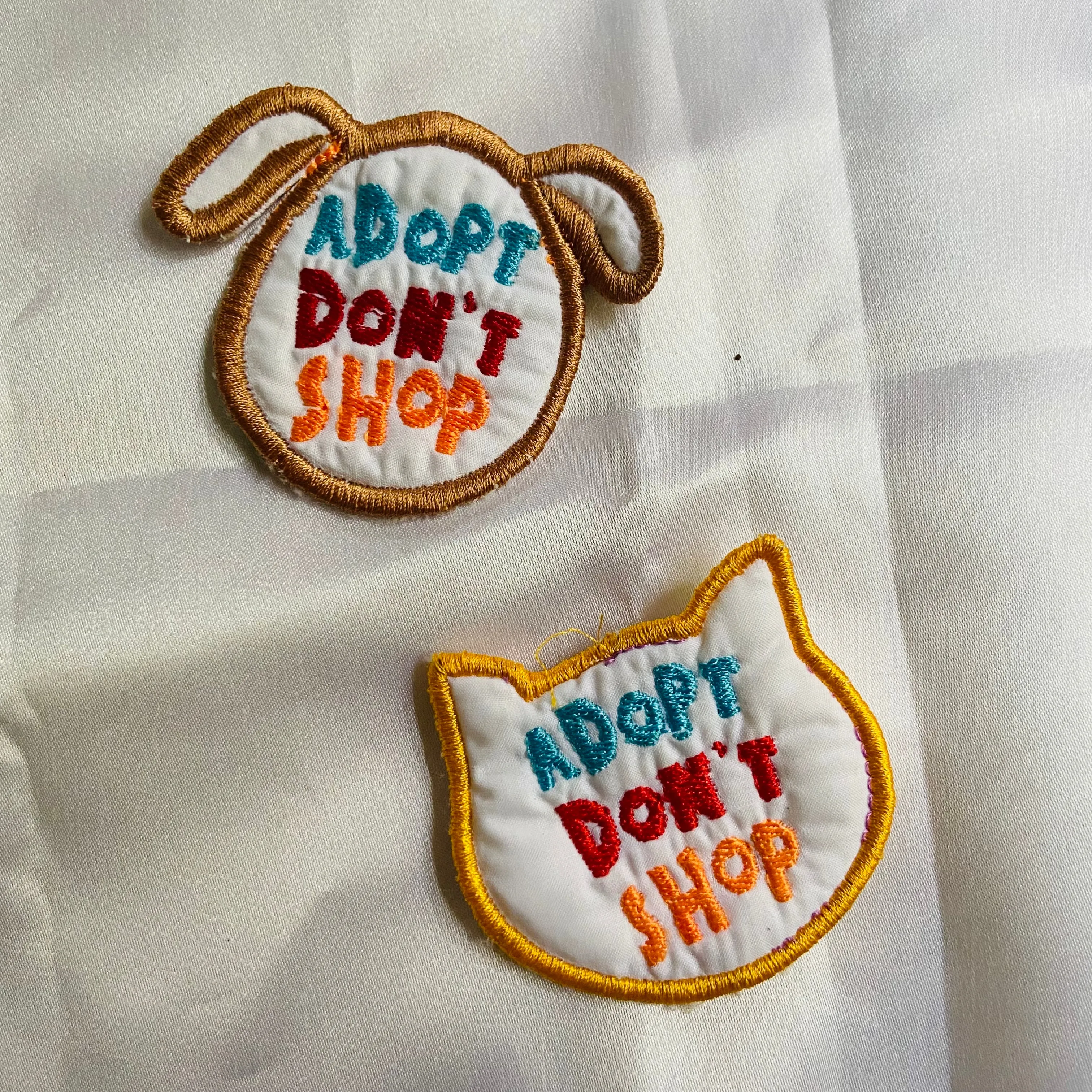 100% customised badge pins