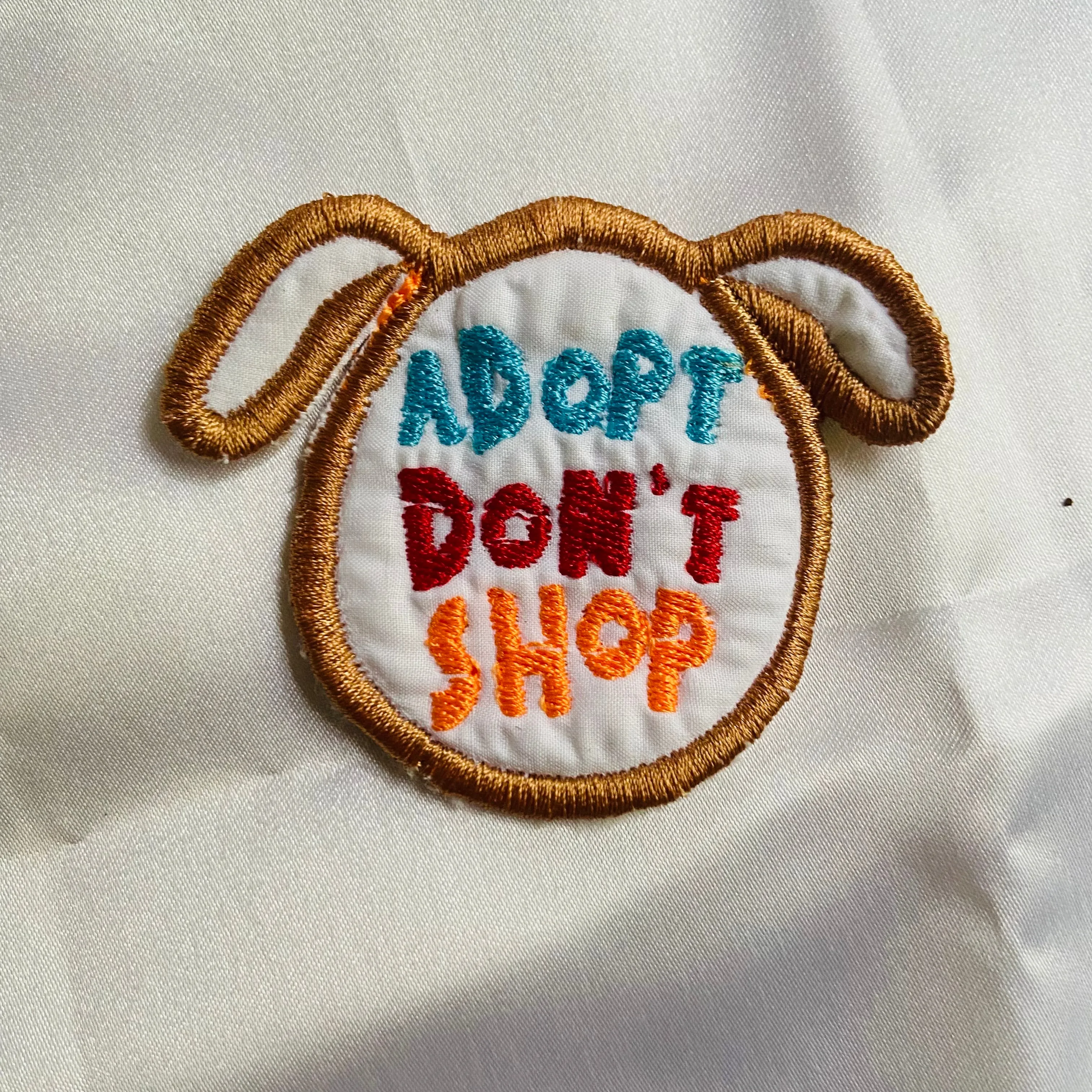 100% customised badge pins