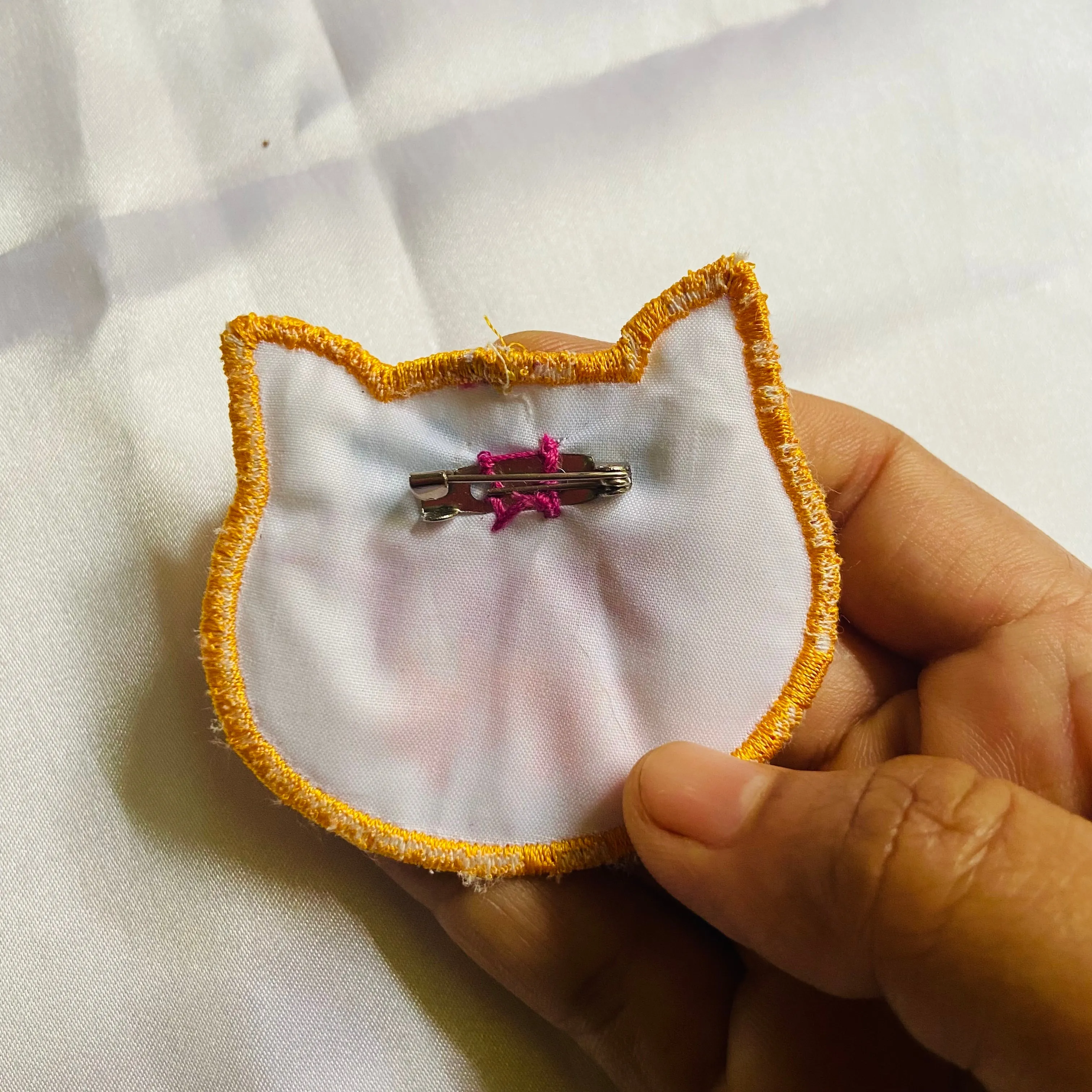 100% customised badge pins
