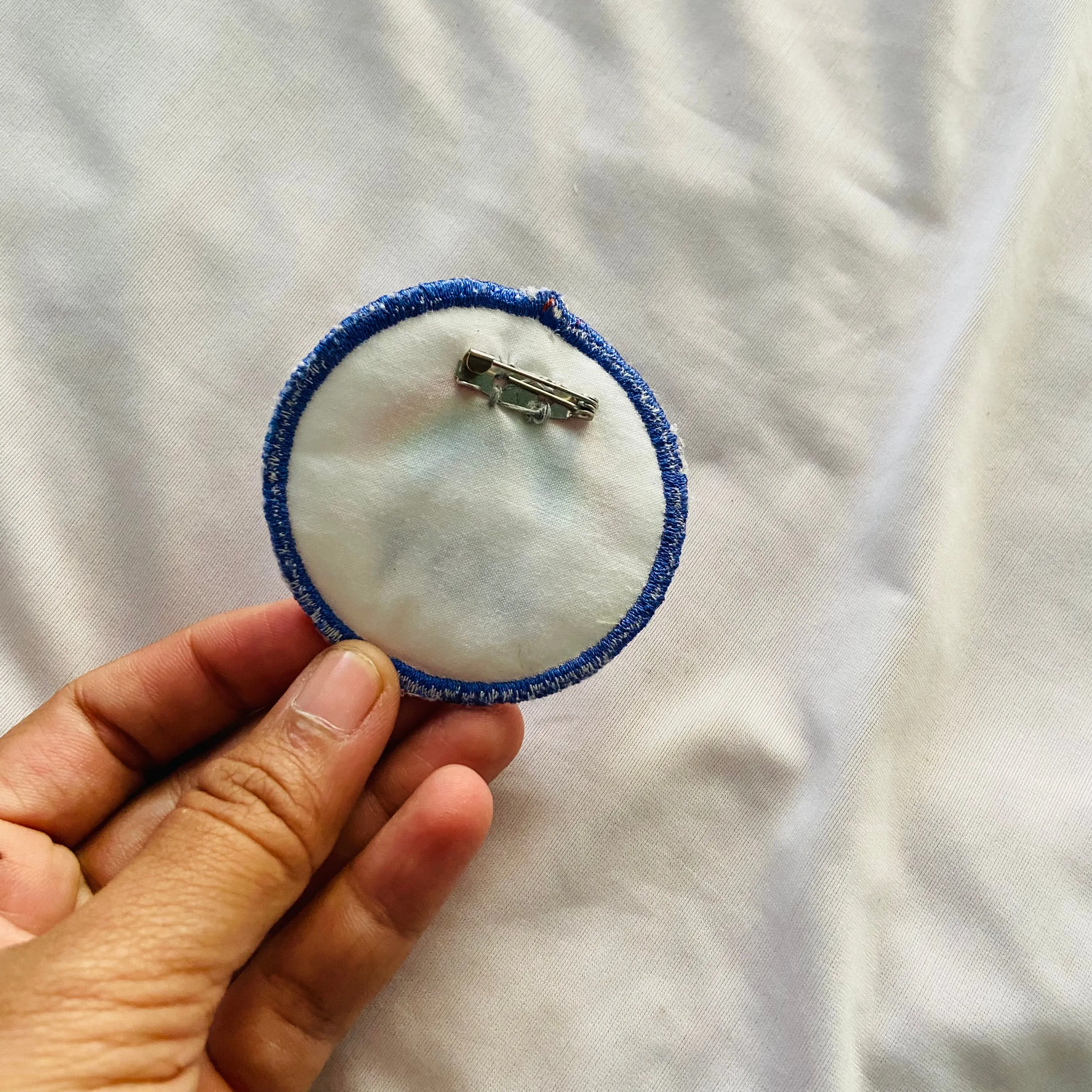 100% customised badge pins