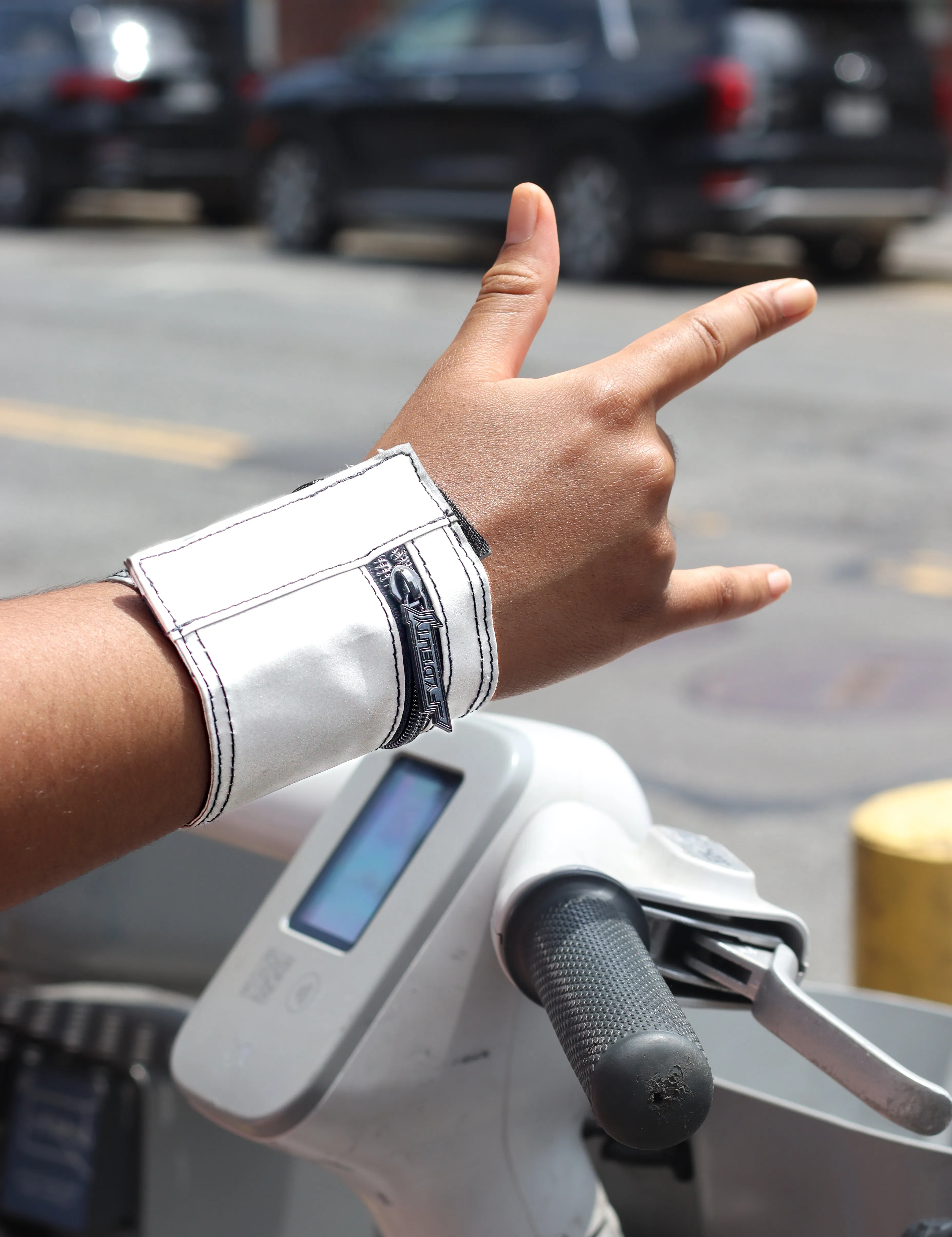 80's Wrist Wallet | Reflective Silver
