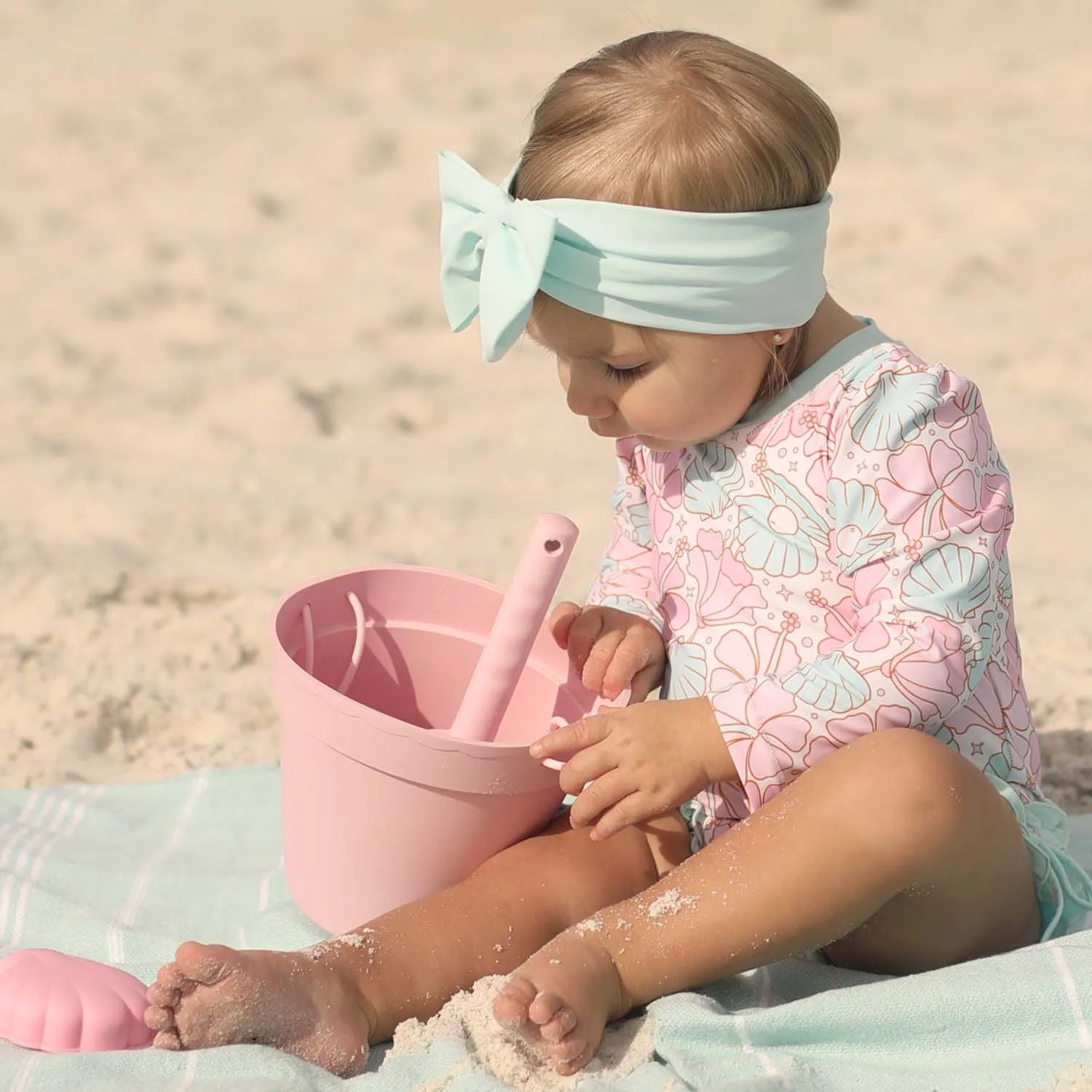 Beach Bucket with Personalized Shovel | Flamingo Pink