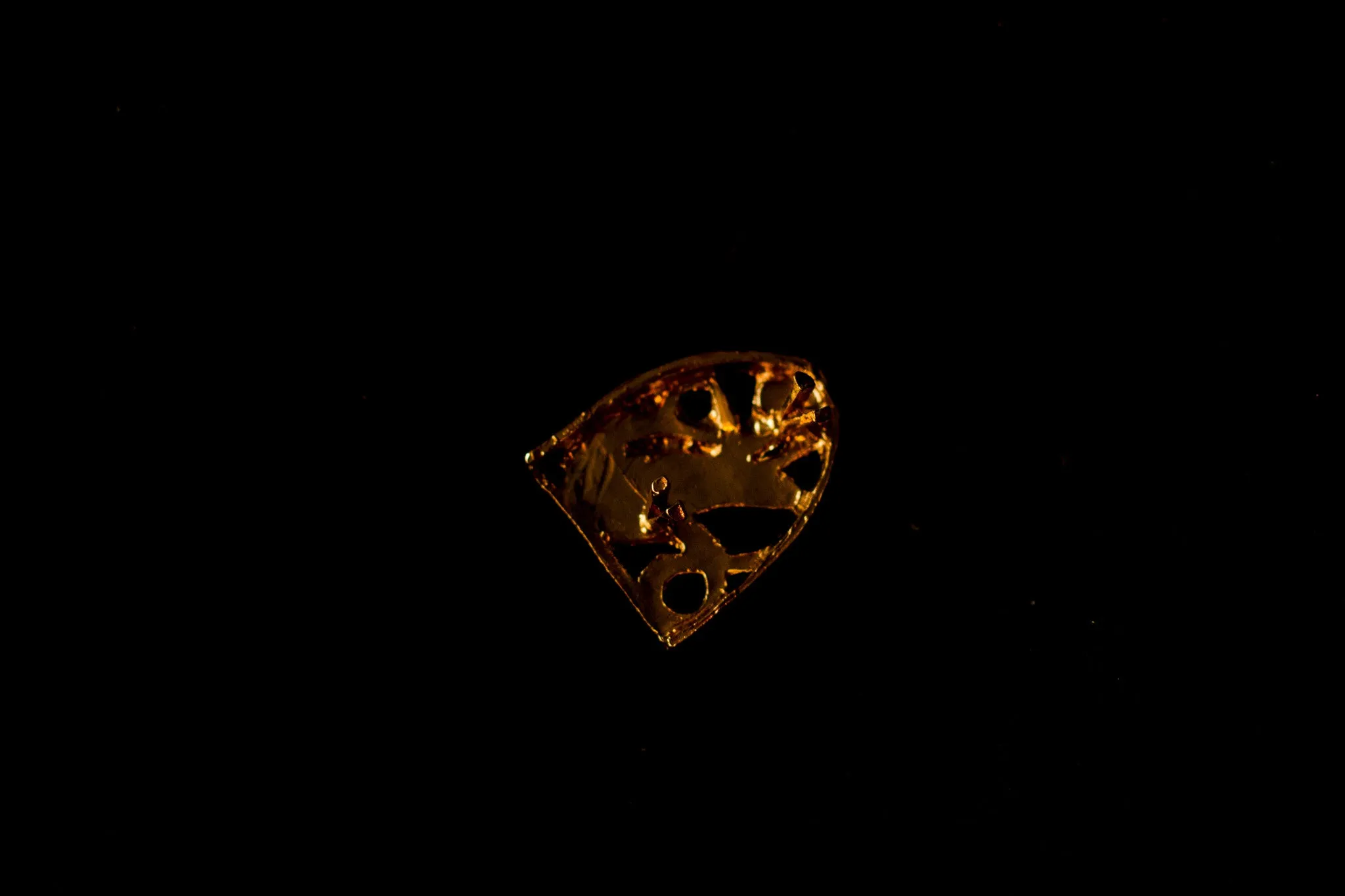 Norman belt tip with swan - Y-64