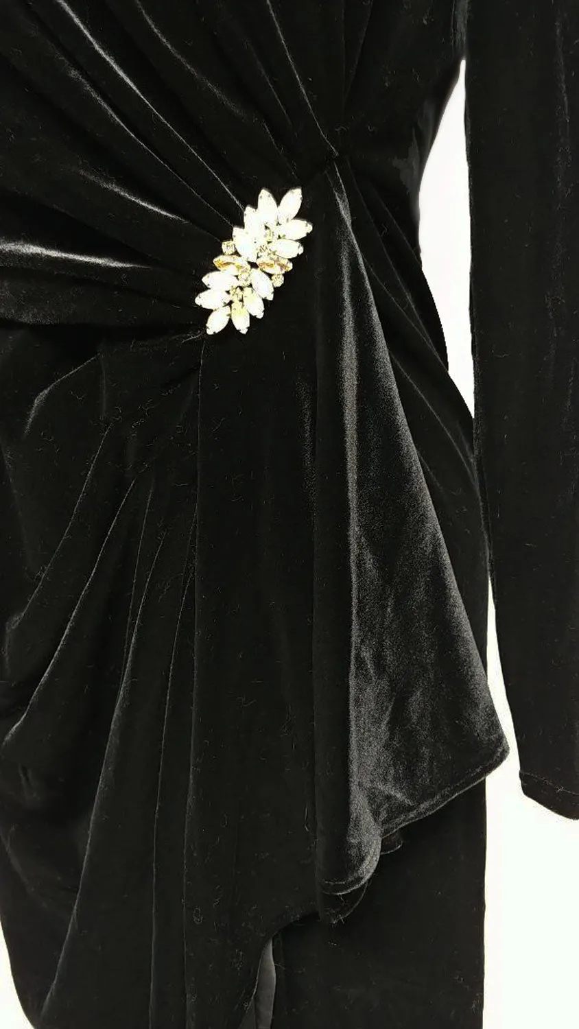 VINTAGE '30s / '40s LOOK JEFFREY & DARA EVENINGS DESIGNED BY TOM BARRA WITH RHINESTONE PIN