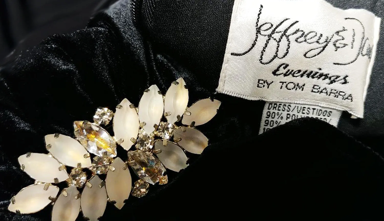 VINTAGE '30s / '40s LOOK JEFFREY & DARA EVENINGS DESIGNED BY TOM BARRA WITH RHINESTONE PIN