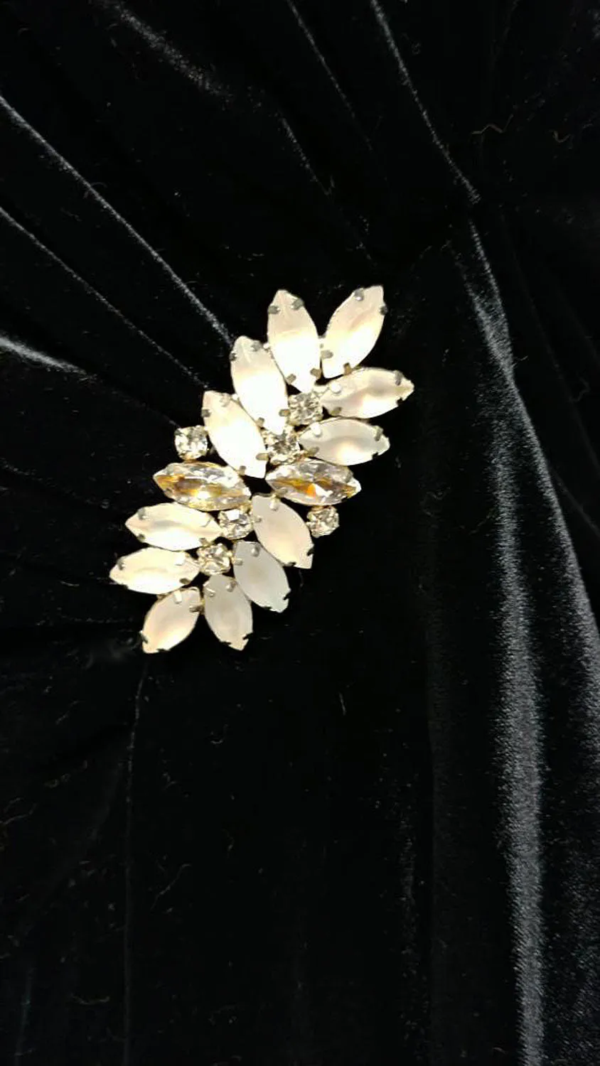 VINTAGE '30s / '40s LOOK JEFFREY & DARA EVENINGS DESIGNED BY TOM BARRA WITH RHINESTONE PIN